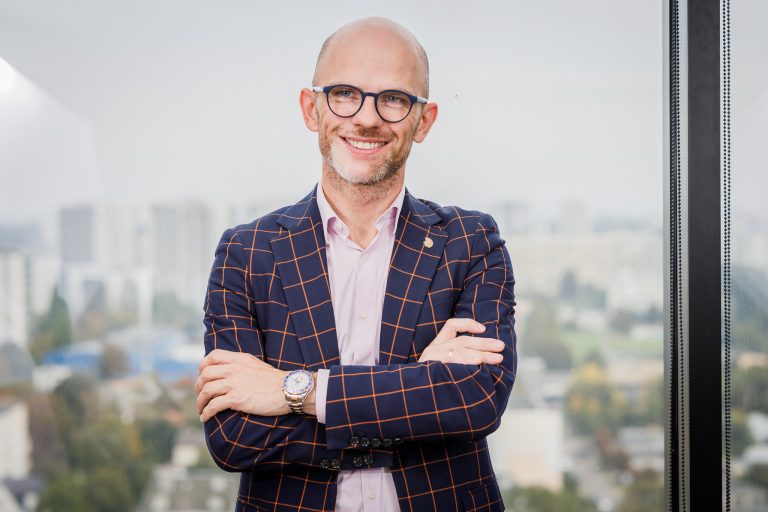 niepewnosc-regulacyjna-na-rynku-kryptowalut-po-drugim-wecie-kanga-exchange-o-impasie-i-projekcie-ue0