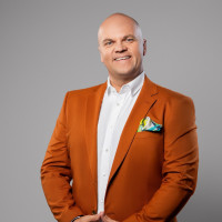 Pracownicy rezygnują przez brak relacji, nie brak benefitów. Jak zbudować silny zespół na lata?